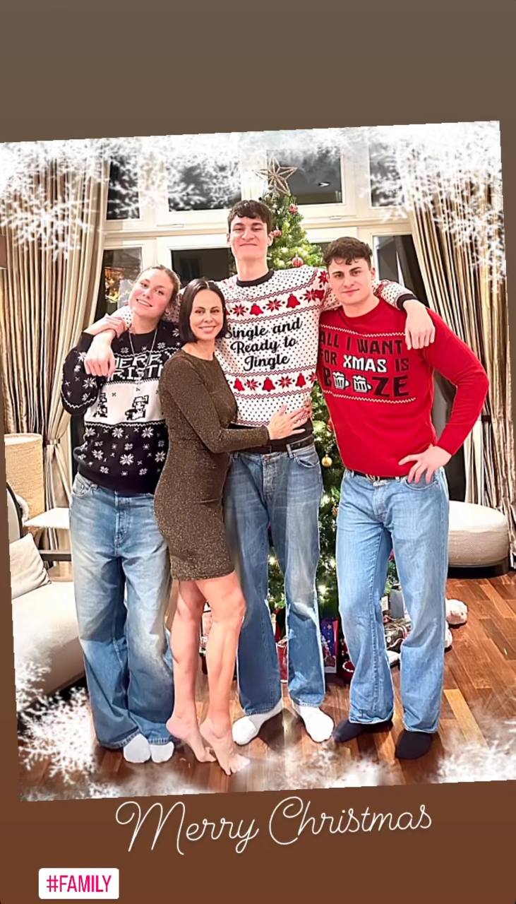 "Мой самый лучший подарок". Экс-жена Кличко впервые за долгое время показалась с их детьми (фото)